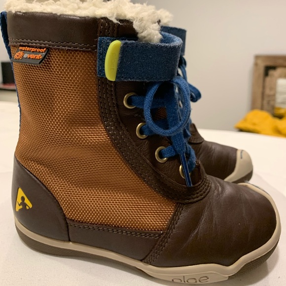 *SOLD* 9 Toddler Go Plae Boots - Picture 3 of 7